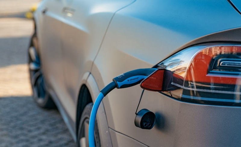 Electric Vehicles Surpass Internal Combustion Cars in Europe for the First Time in 2025