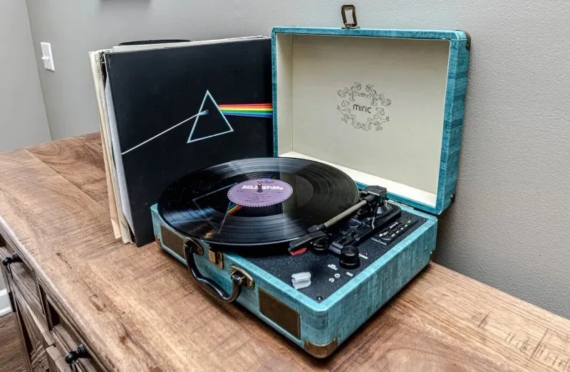 Vinyl Record Sales Surge 15% in Russia During 2025 Amid Rising Prices