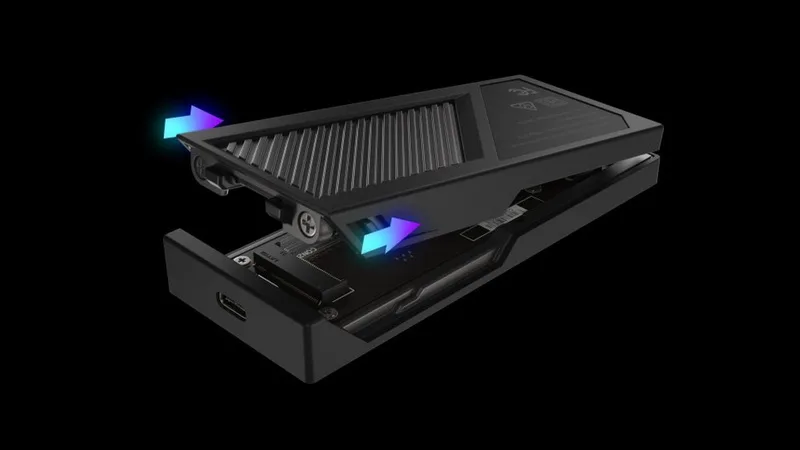 Asus Launches ROG Strix Aiolos External Enclosure for M.2 SSDs with Speeds Up to 20 Gbps