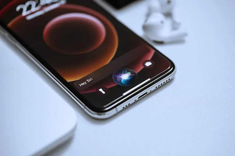Apple Drops Anthropic’s Claude AI for Siri, Partners with Google Instead