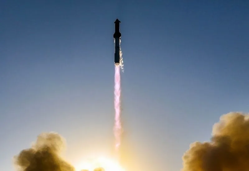 SpaceX Delays Mars Mission to Focus on Lunar Projects Amid NASA Partnership