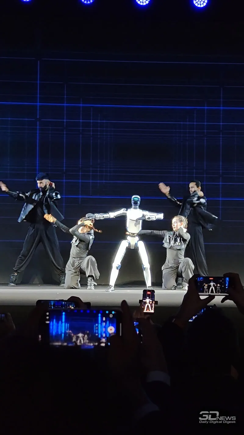 Honor Unveils Its First Humanoid Robot Featuring Dance Moves and Backflips at MWC 2026