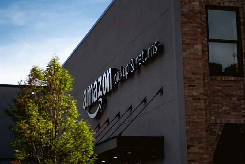 Amazon Plans Return to Smartphone Market with AI-Centric Device