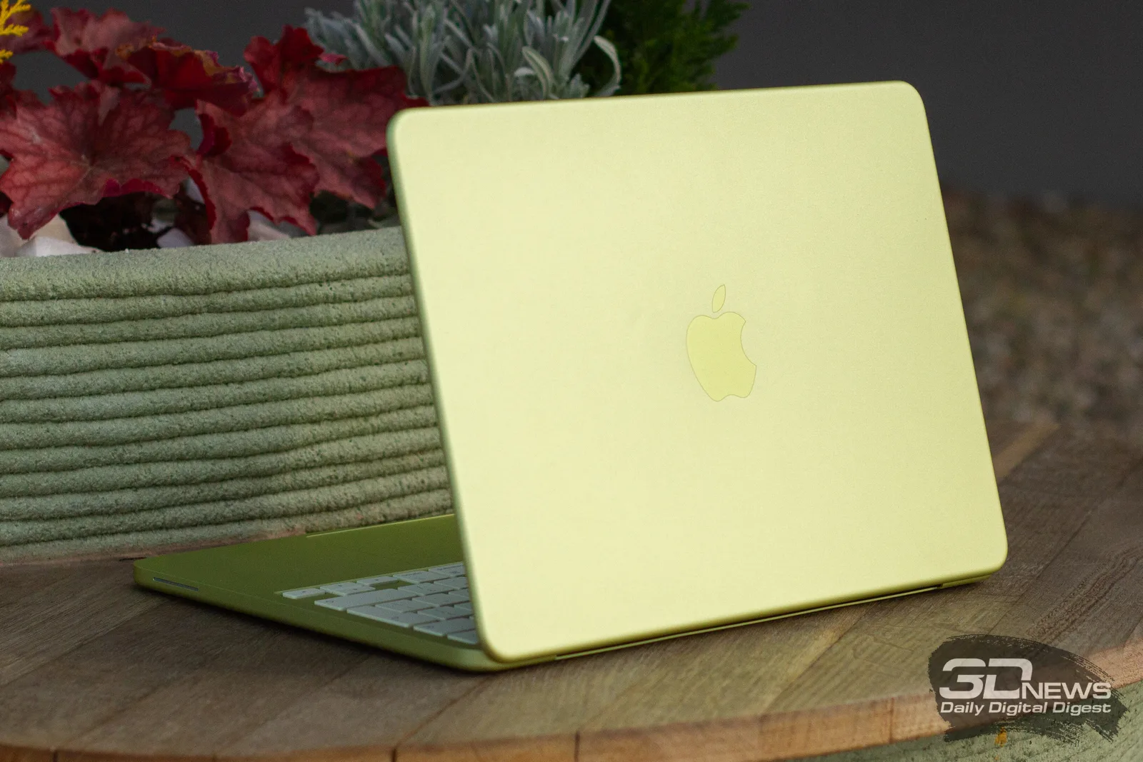 Apple Reports Record-Breaking Demand for Latest MacBook Lineup Featuring MacBook Neo