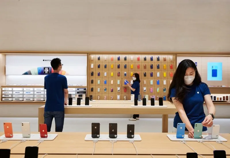 iPhone Shipments Surge in China Despite Overall Smartphone Market Decline