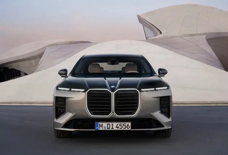 BMW Unveils New 7 Series on Neue Klasse Platform Featuring Cutting-Edge Tech and Bold Design