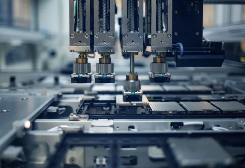 Intel Targets Major Chip Packaging Contracts with Google and Amazon