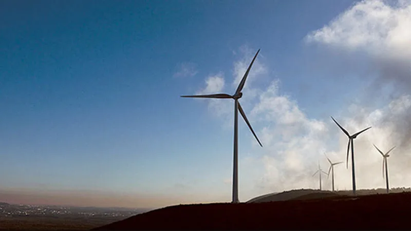 Largest Wind Farm in the U.S. Begins Operation Amid Federal Caution