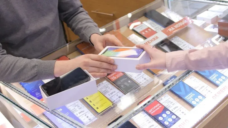 Global Smartphone Shipments Rise 1% in Q1 2026 Despite Memory Chip Shortage