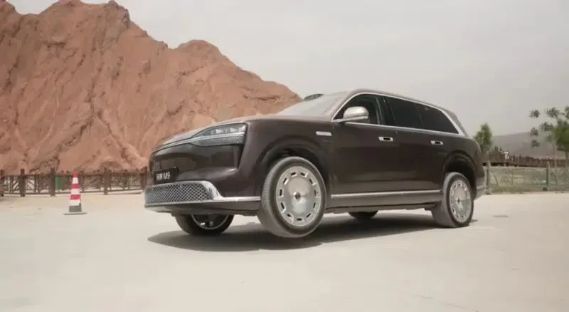 Chinese Automakers Advance Wheel Technology with Three-Wheel Driving and Jack-Free Tire Changes
