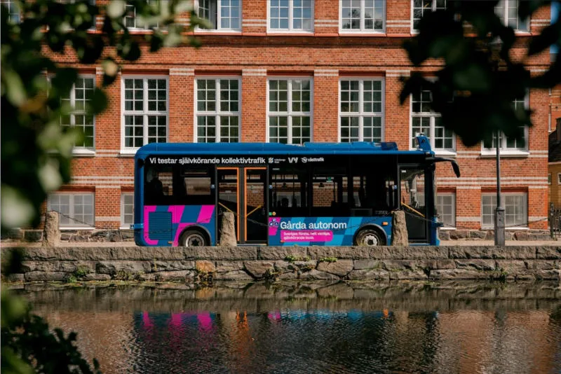 Autonomous Bus Service in Gothenburg Halted After Collision with Tram