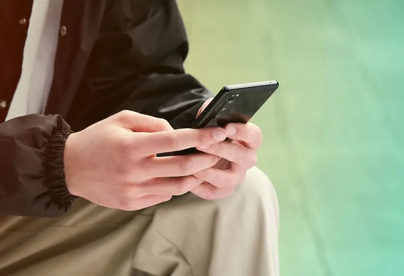 Smartphone Market Faces Sharp Decline Amid Memory Chip Shortage and Rising Prices