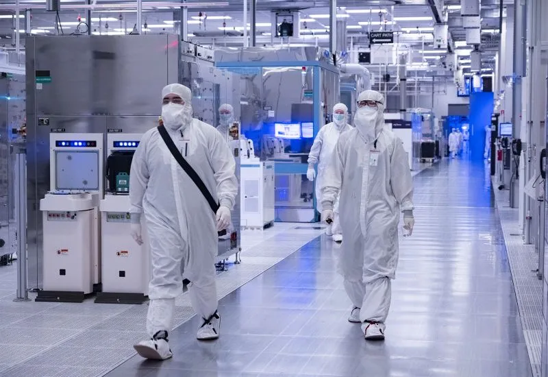 Intel Shares Surge 14% Amid Reports of Potential Apple Partnership