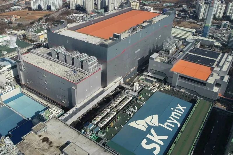 Fluoride Gas Leak Prompts Evacuation at SK hynix Memory Chip Factory